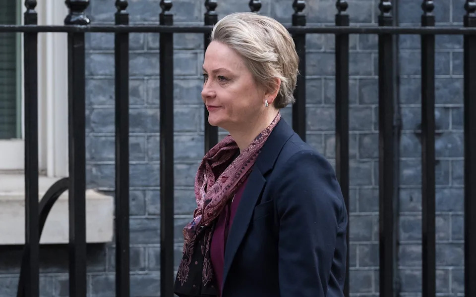 Yvette Cooper accused of undermining UK-US special relationship in Apple spying row